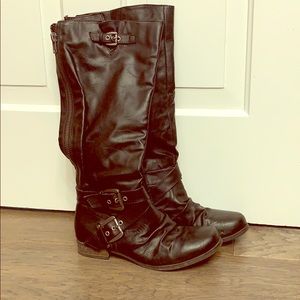 Carlos Santana black boot